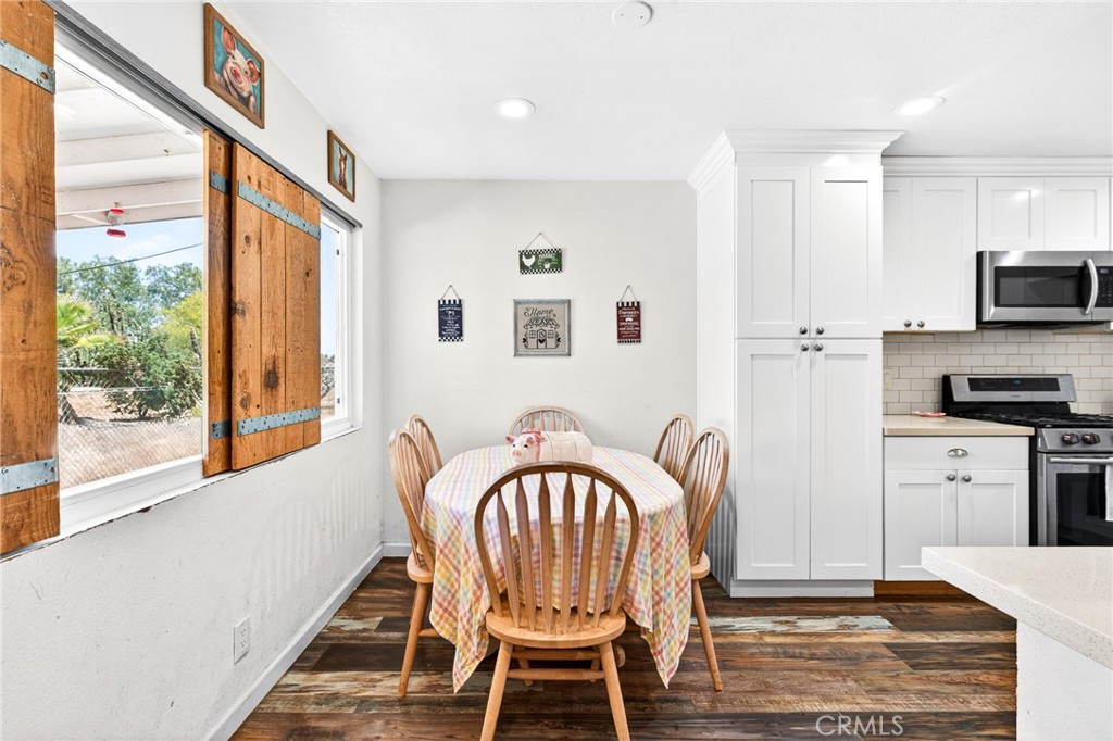 21470 Old Elsinore Road Perris, CA 92570 - Photo 26 of 124 Dinning Area