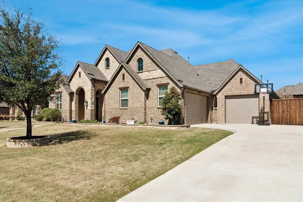 a view of a house with a yard and garage