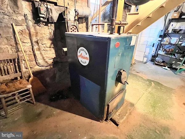 a view of a storage & utility room