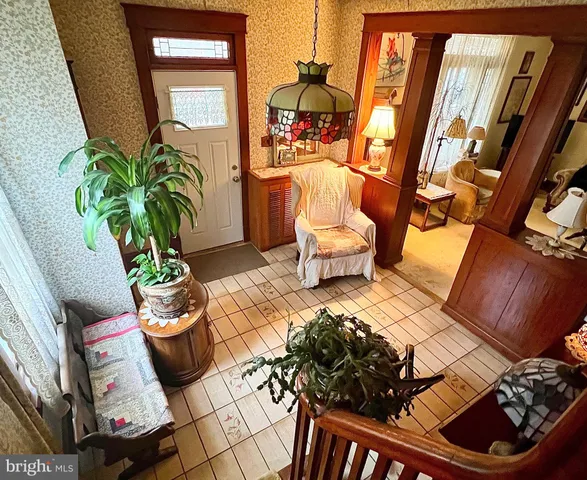 a view of front door with entryway