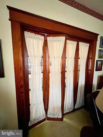 a view of front door with entryway