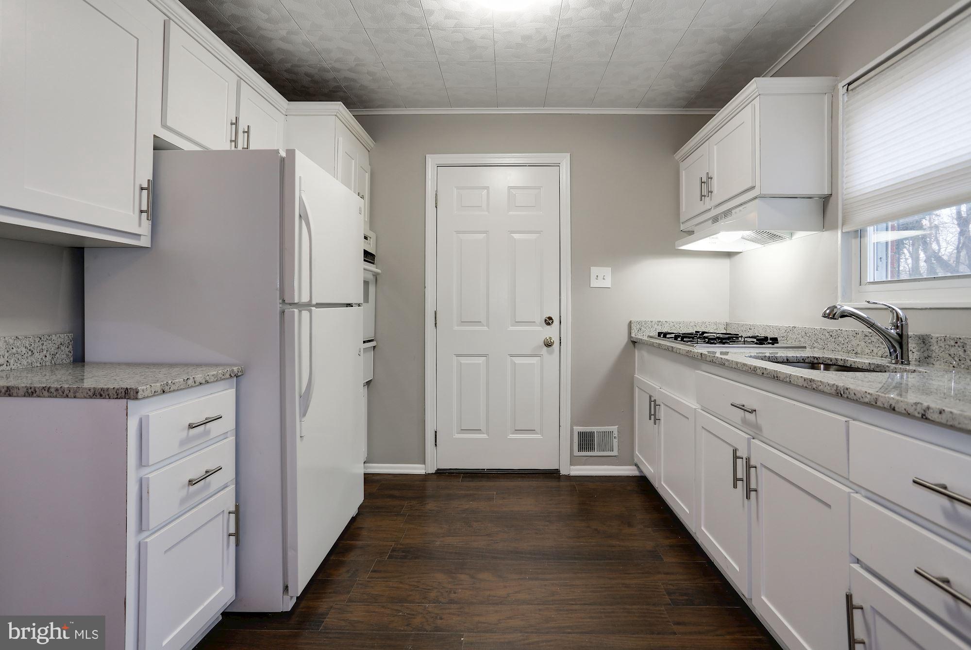 3941 Wendy Lane Silver Spring, MD 20906 - Photo 5 of 22 Kitchen with brand new granite countertops