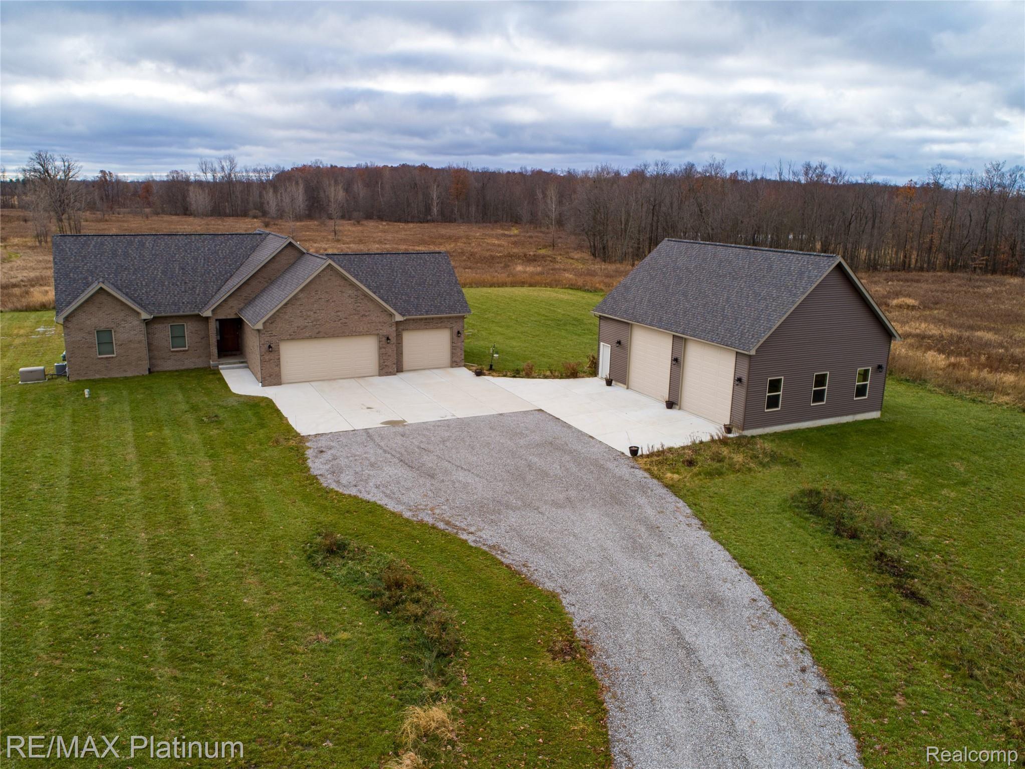 11195 Halsey Road Grand Blanc, MI 48439 - Photo 38 of 55 11195 Halsey HDR42.jpg