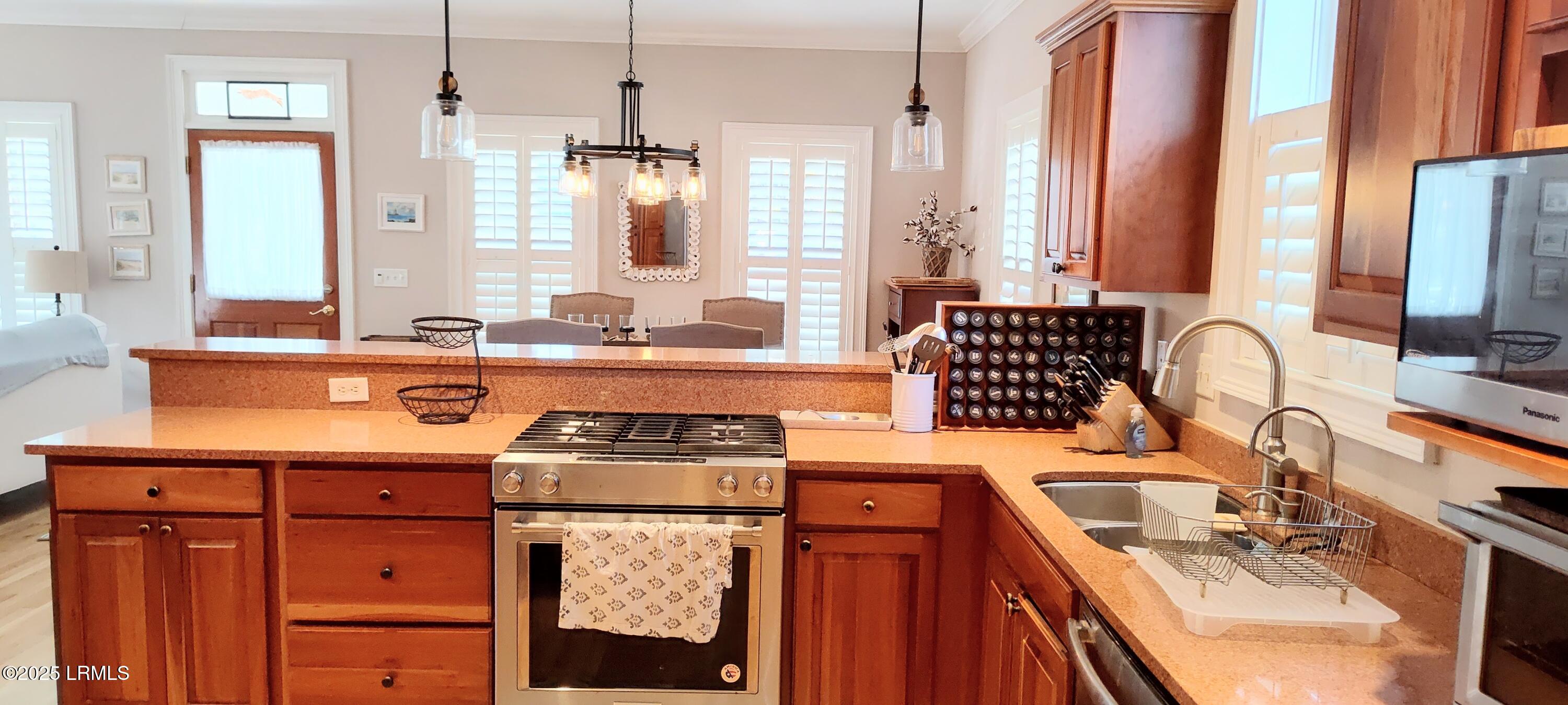 503 Waight Street Beaufort, SC 29902 - Photo 12 of 38 IMG_20251121_132822378_HDR