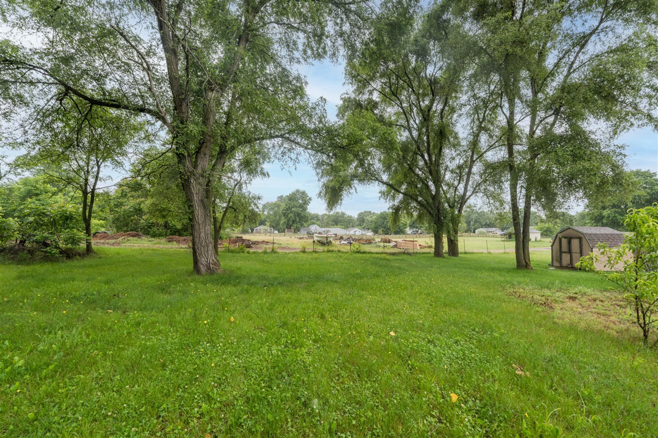 430 North Blue Creek Road Benton Harbor, MI 49022 - Photo 16 of 20