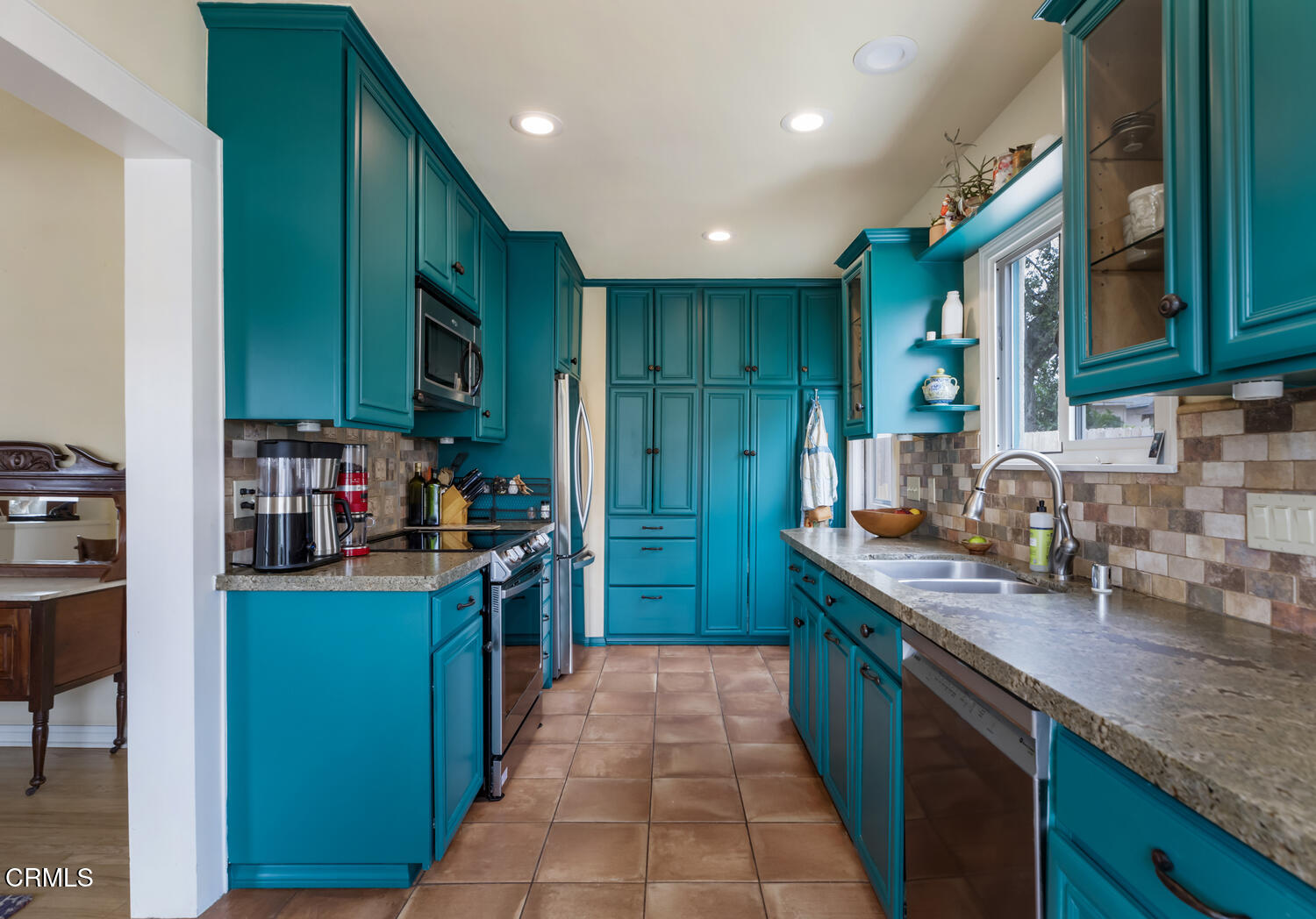 1419 Alpha Avenue Pasadena, CA 91104 - Photo 15 of 40 a kitchen with lots of counter top space