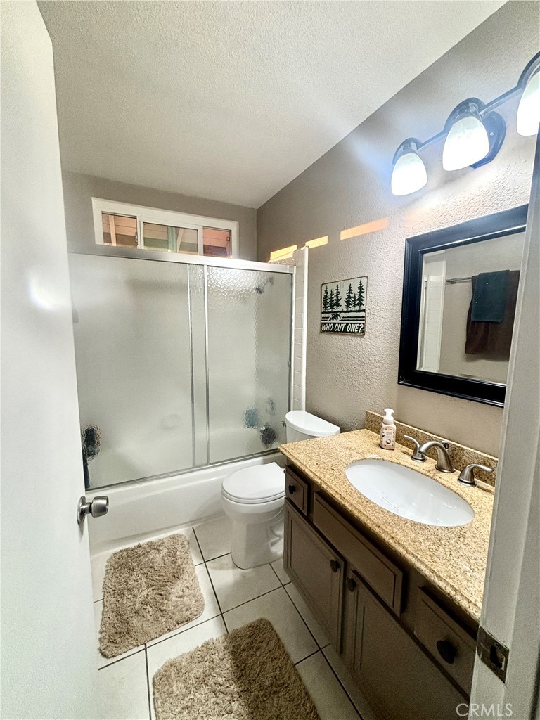 11010 Kayjay Street Riverside, CA 92503 - Photo 29 of 52 Upstairs Full Bath