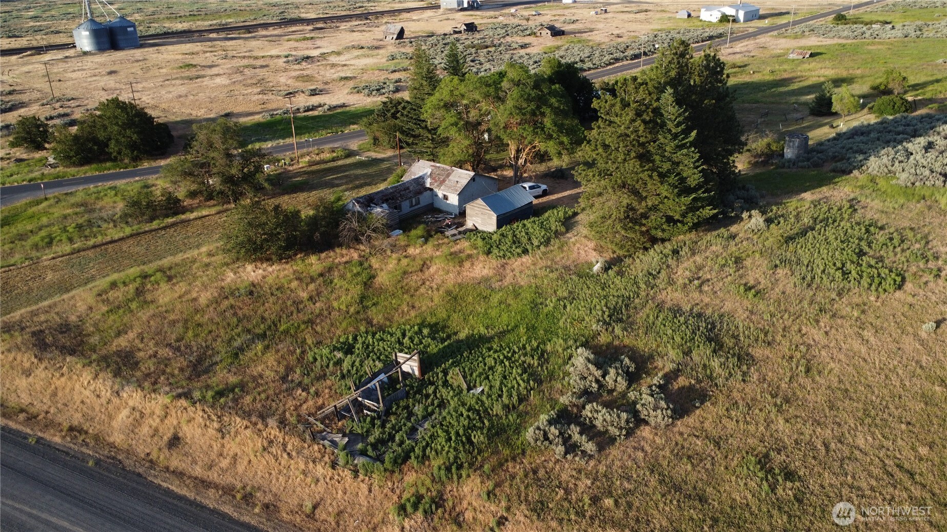39681 Bluestem Road East Davenport, WA 99122 - Photo 3 of 20