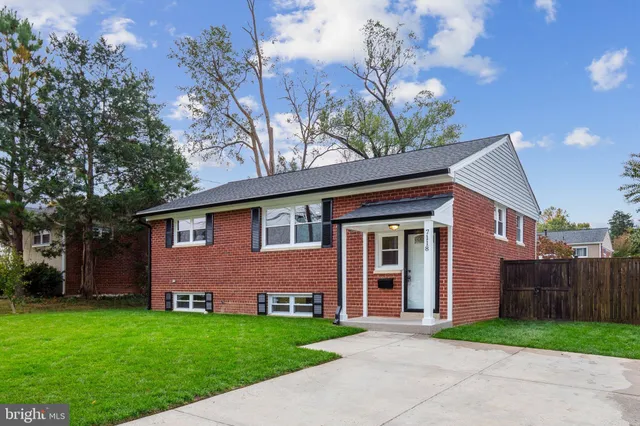 $699,900 | 7118 Kerr Drive, Springfield, VA 22150