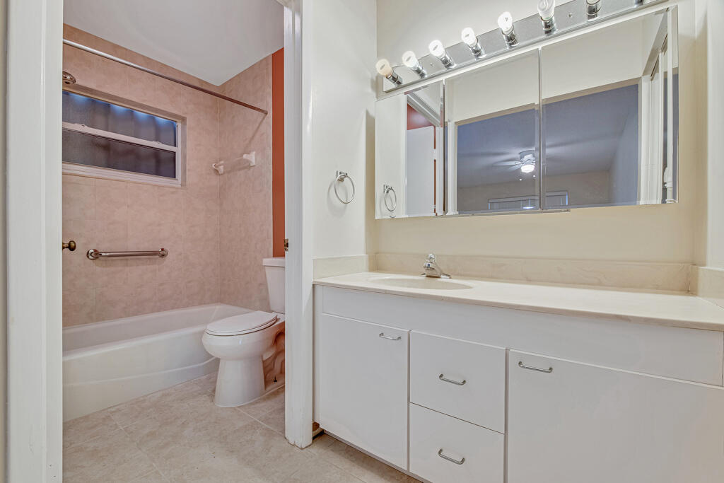 1327 High Point Way, Unit A Delray Beach, FL 33445 - Photo 24 of 36 DAL_7795