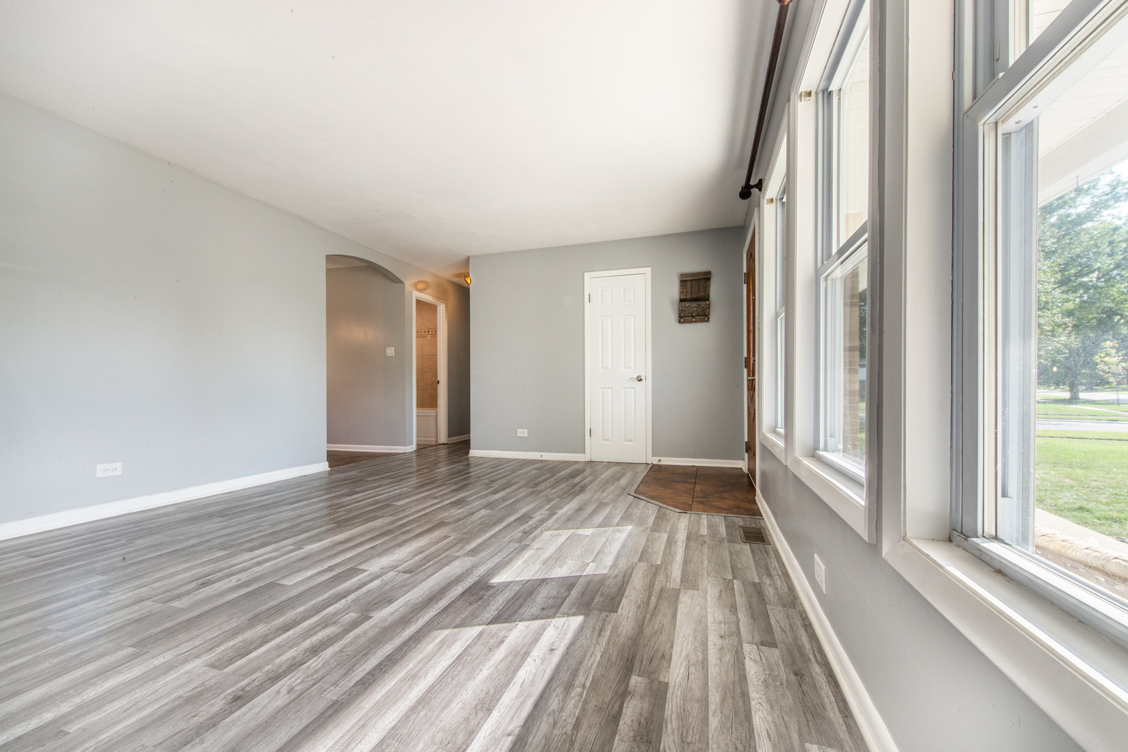 1043 Elmwood Lane Elk Grove Village, IL 60007 - Photo 16 of 41