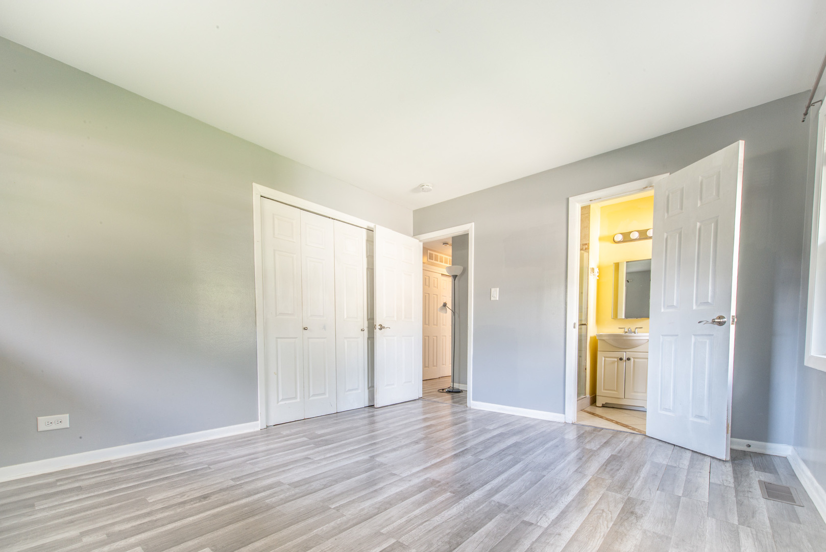 1043 Elmwood Lane Elk Grove Village, IL 60007 - Photo 18 of 41