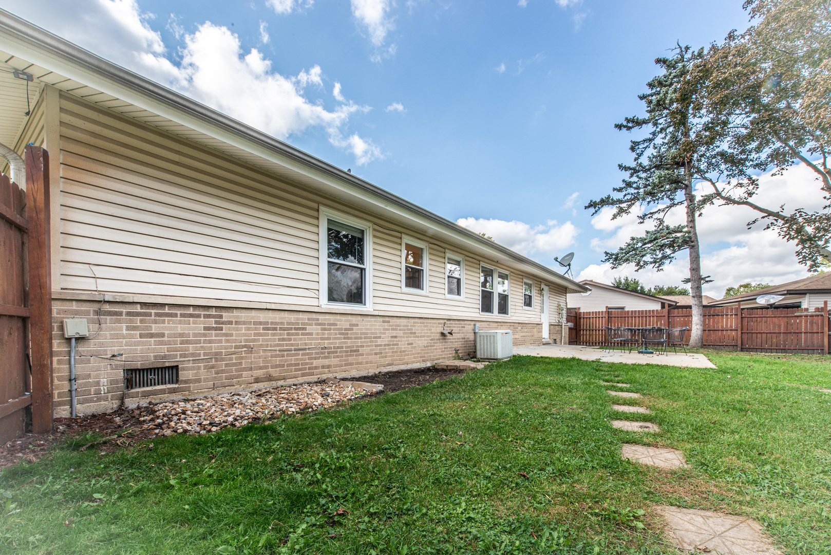 1043 Elmwood Lane Elk Grove Village, IL 60007 - Photo 38 of 41