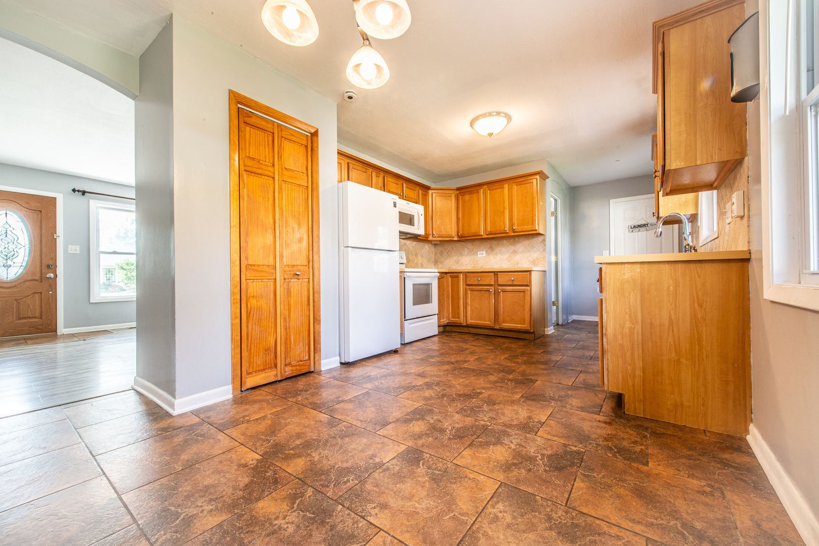 1043 Elmwood Lane Elk Grove Village, IL 60007 - Photo 9 of 41