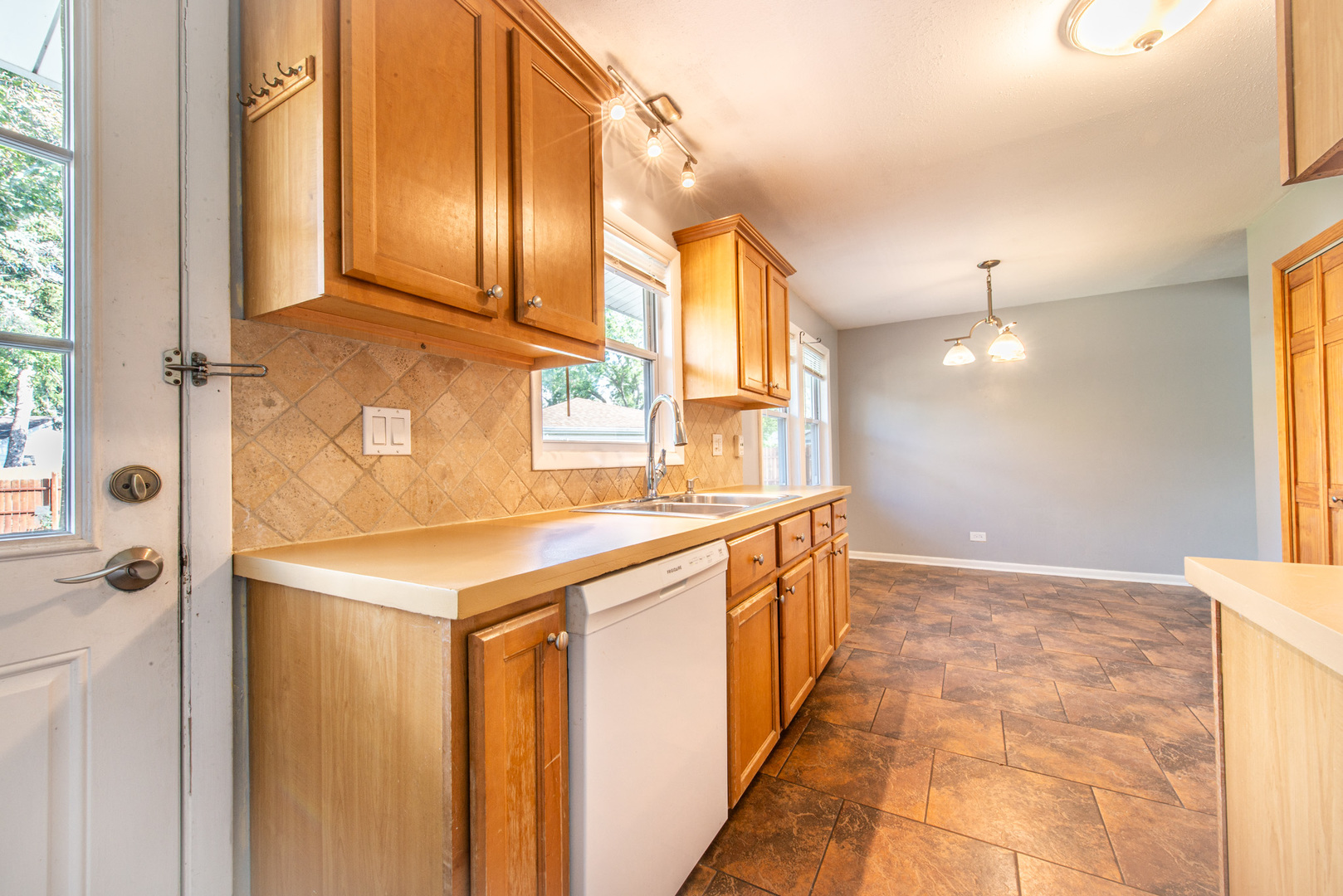 1043 Elmwood Lane Elk Grove Village, IL 60007 - Photo 10 of 41