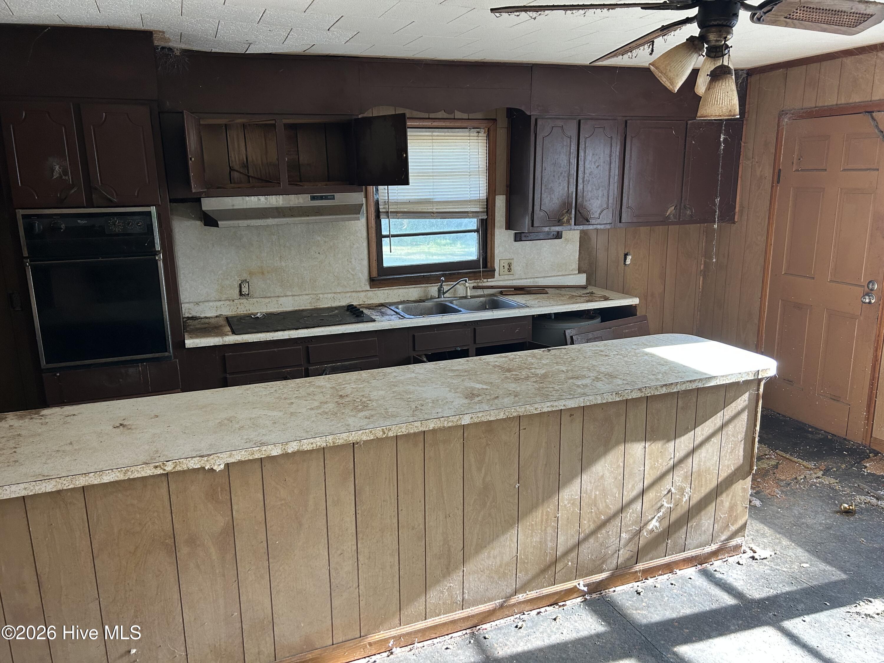 321 Pine Street Kinston, NC 28501 - Photo 2 of 12 IMG_1954