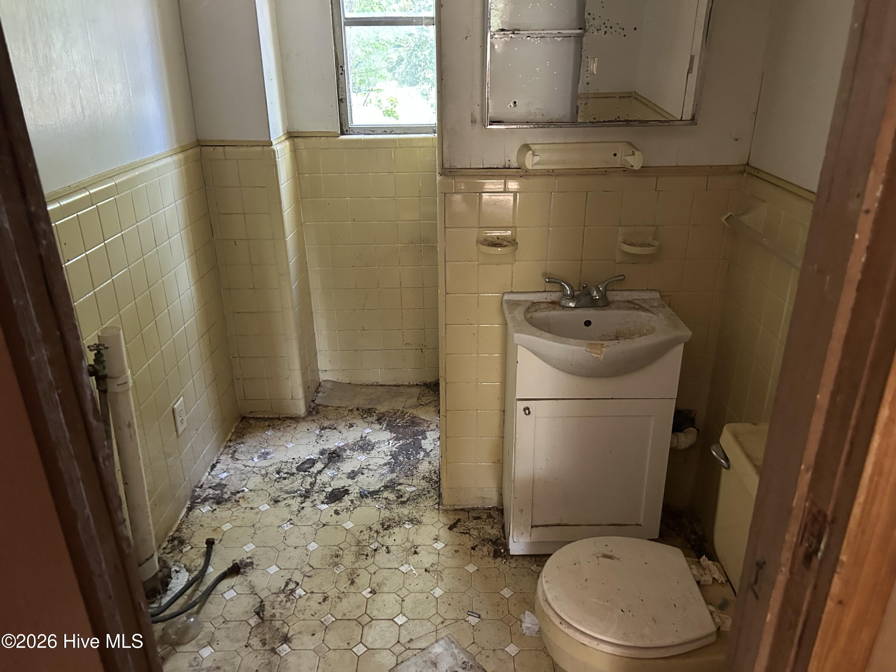 321 Pine Street Kinston, NC 28501 - Photo 3 of 12 IMG_1955