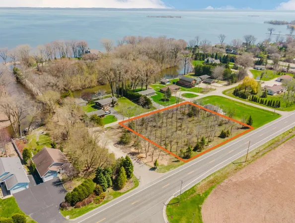 $99,900 | Lee Harbor Lane, Oshkosh, WI 54902