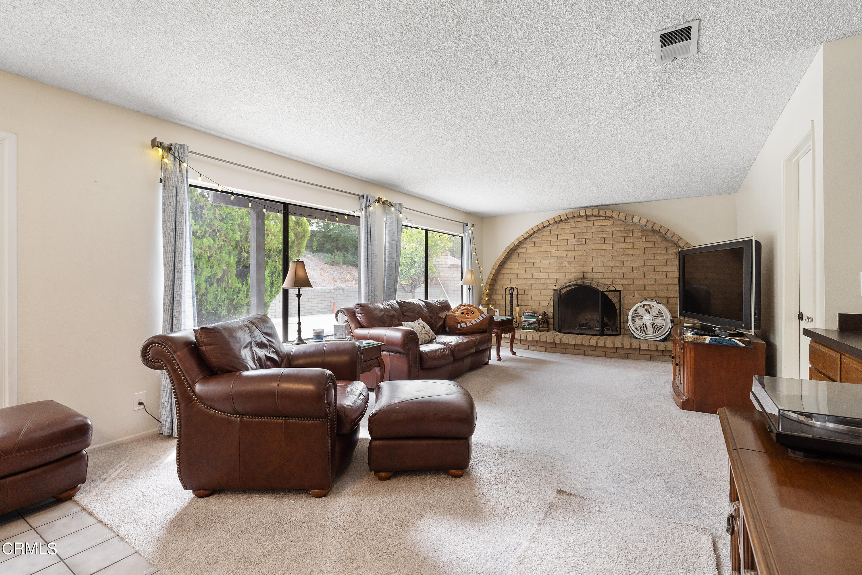 839 Woodgrove Road Fillmore, CA 93015 - Photo 12 of 45 Living room