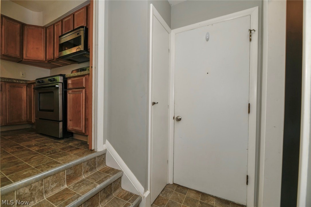 968 Hanley Road Cleveland, OH 44124 - Photo 16 of 27