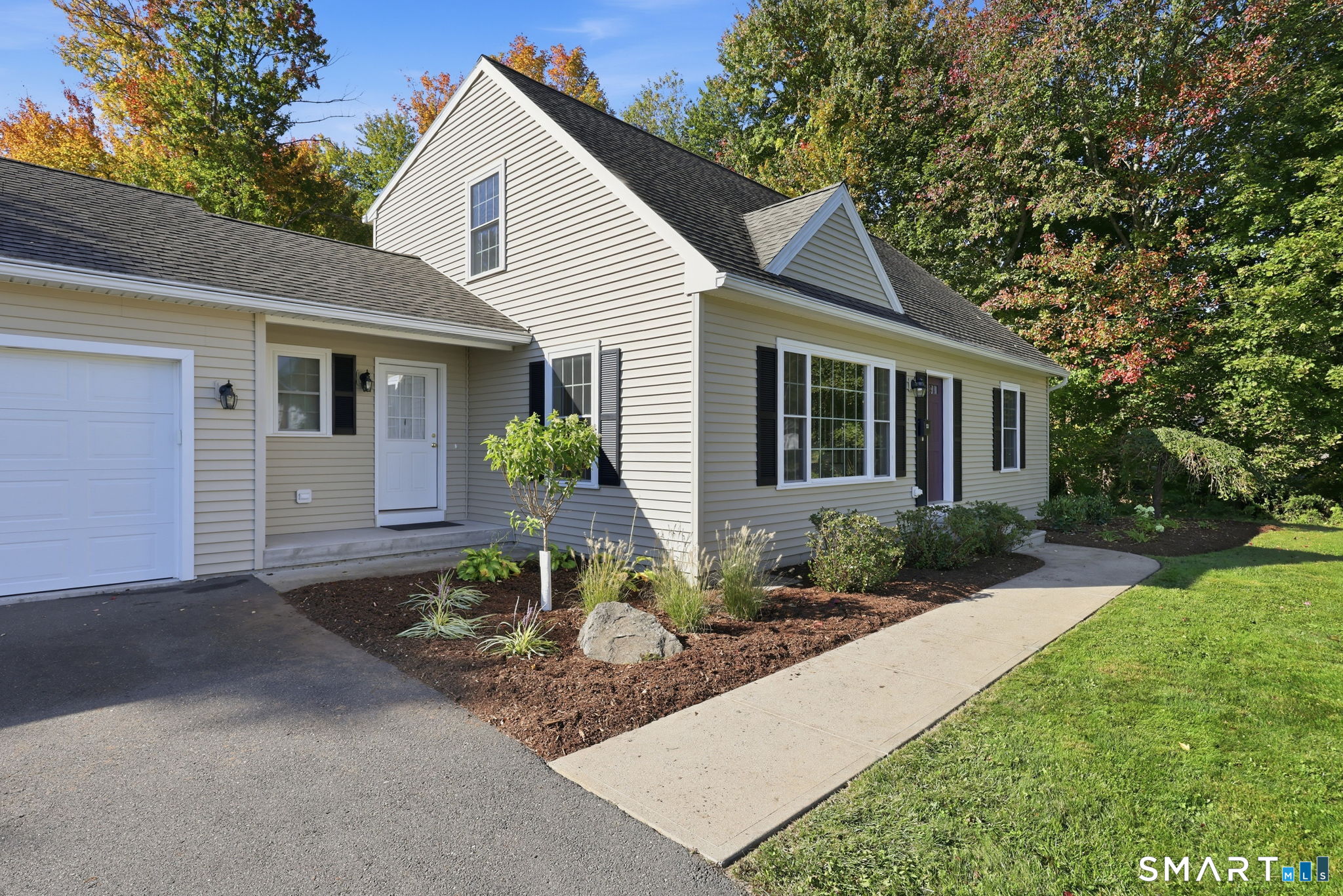 40 Valmore Road Bristol, CT 06010 - Photo 3 of 31 Gallery Image 3