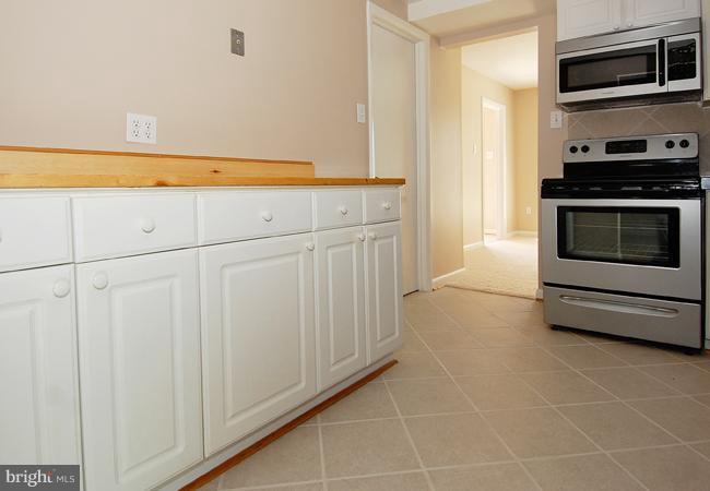 204 North Cottage Road Sterling, VA 20164 - Photo 2 of 18 Kitchen