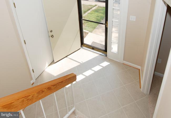 204 North Cottage Road Sterling, VA 20164 - Photo 5 of 18 Foyer