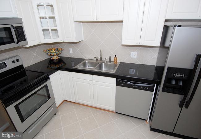 204 North Cottage Road Sterling, VA 20164 - Photo 10 of 18 Kitchen