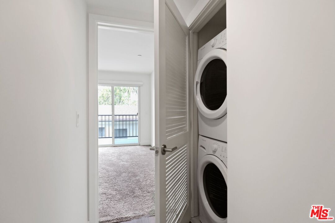 1539 Beloit Avenue, Unit PH19 Los Angeles, CA 90025 - Photo 13 of 13 a close view of a utility room with washer and dryer