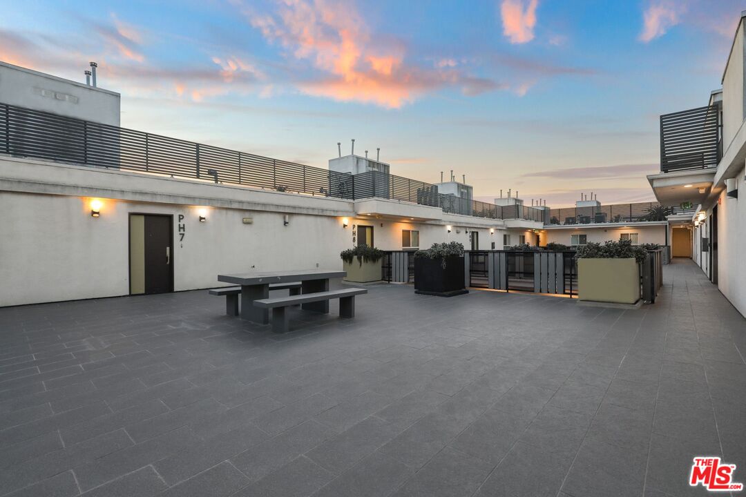 1539 Beloit Avenue, Unit PH19 Los Angeles, CA 90025 - Photo 2 of 13 a view of a terrace