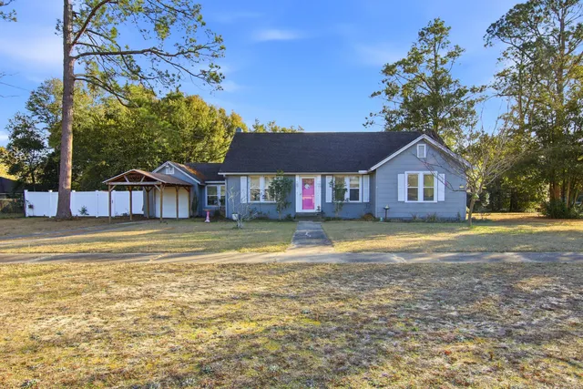 $230,000 | 302 East 2nd Avenue, Crestview, FL 32536