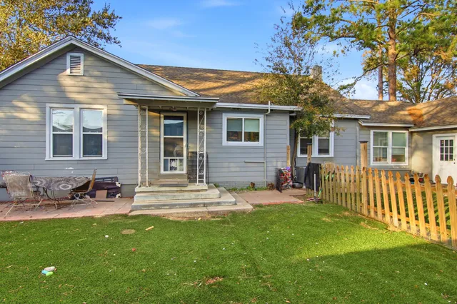 $230,000 | 302 East 2nd Avenue, Crestview, FL 32536