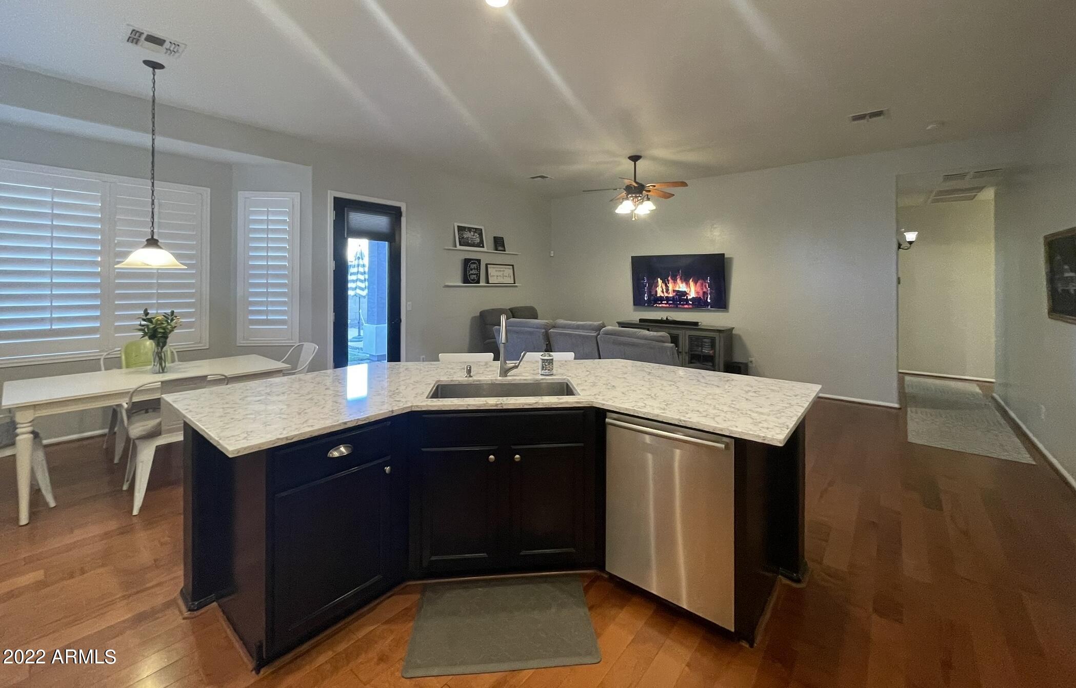 3550 East Los Altos Road Gilbert, AZ 85297 - Photo 4 of 22 Large kitchen island