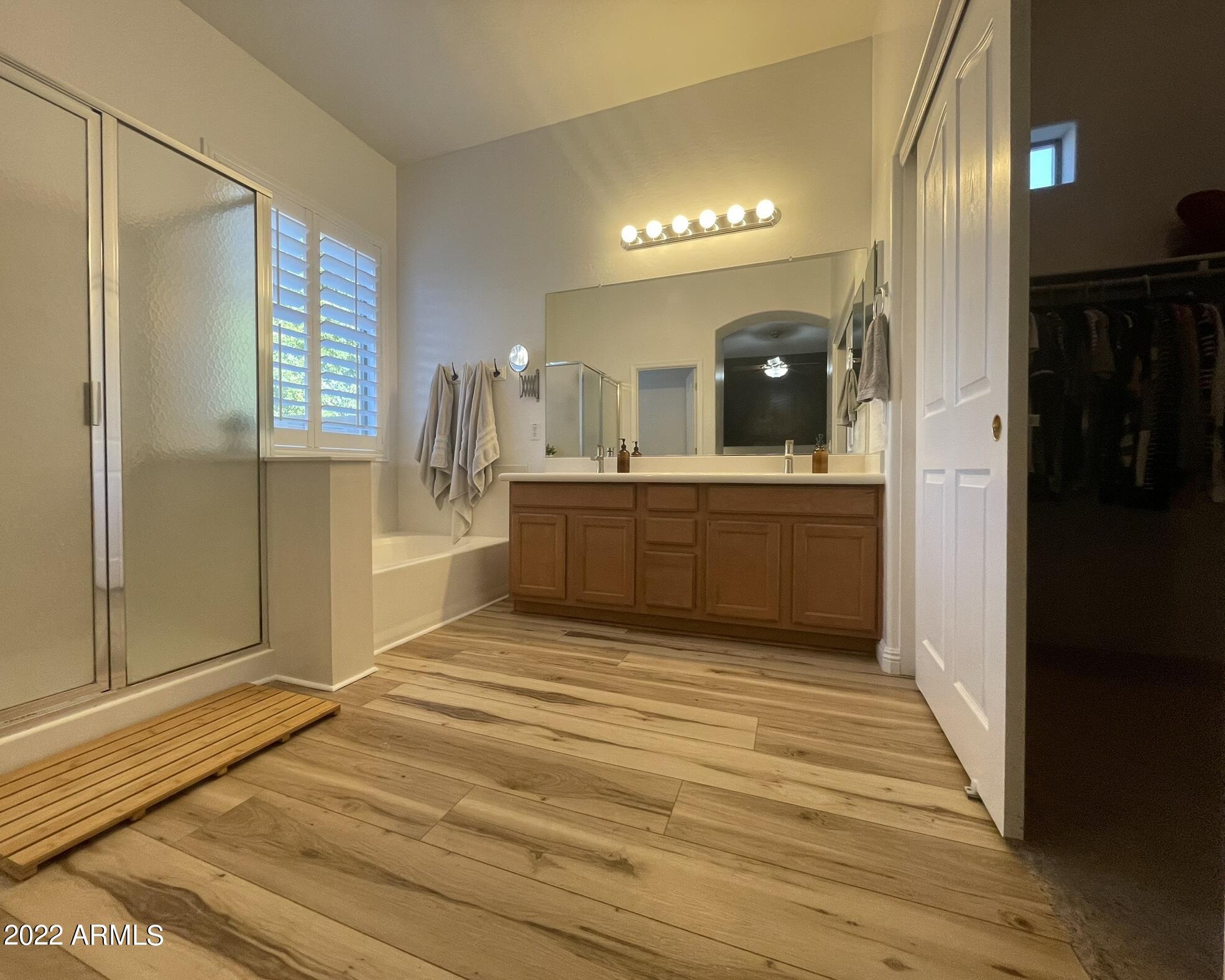 3550 East Los Altos Road Gilbert, AZ 85297 - Photo 9 of 22 Primary bathroom