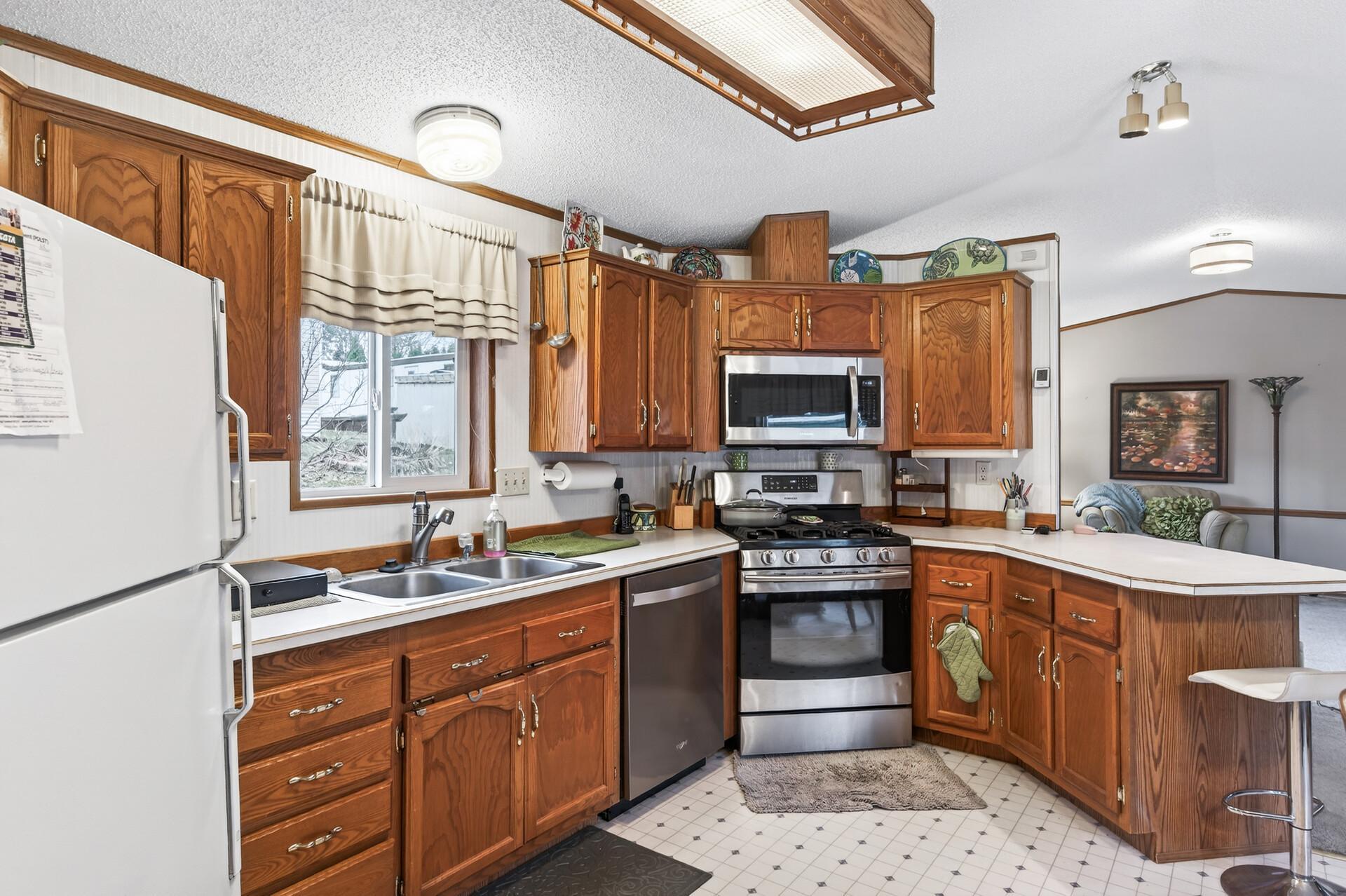 2442 Rice Street, Unit 211 Little Canada, MN 55113 - Photo 4 of 28