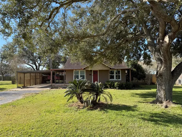 $225,000 | 1514 Avenue F, Danbury, TX 77534