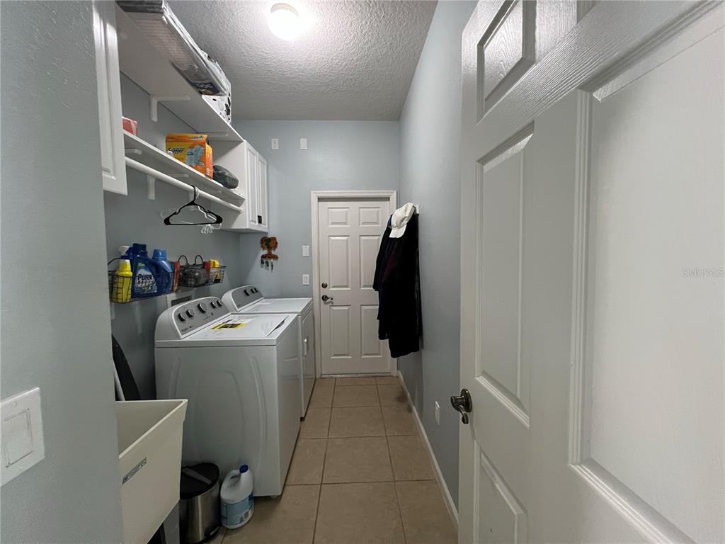 4419 Azure Isle Way Kissimmee, FL 34744 - Photo 36 of 39 a utility room with dryer and washer