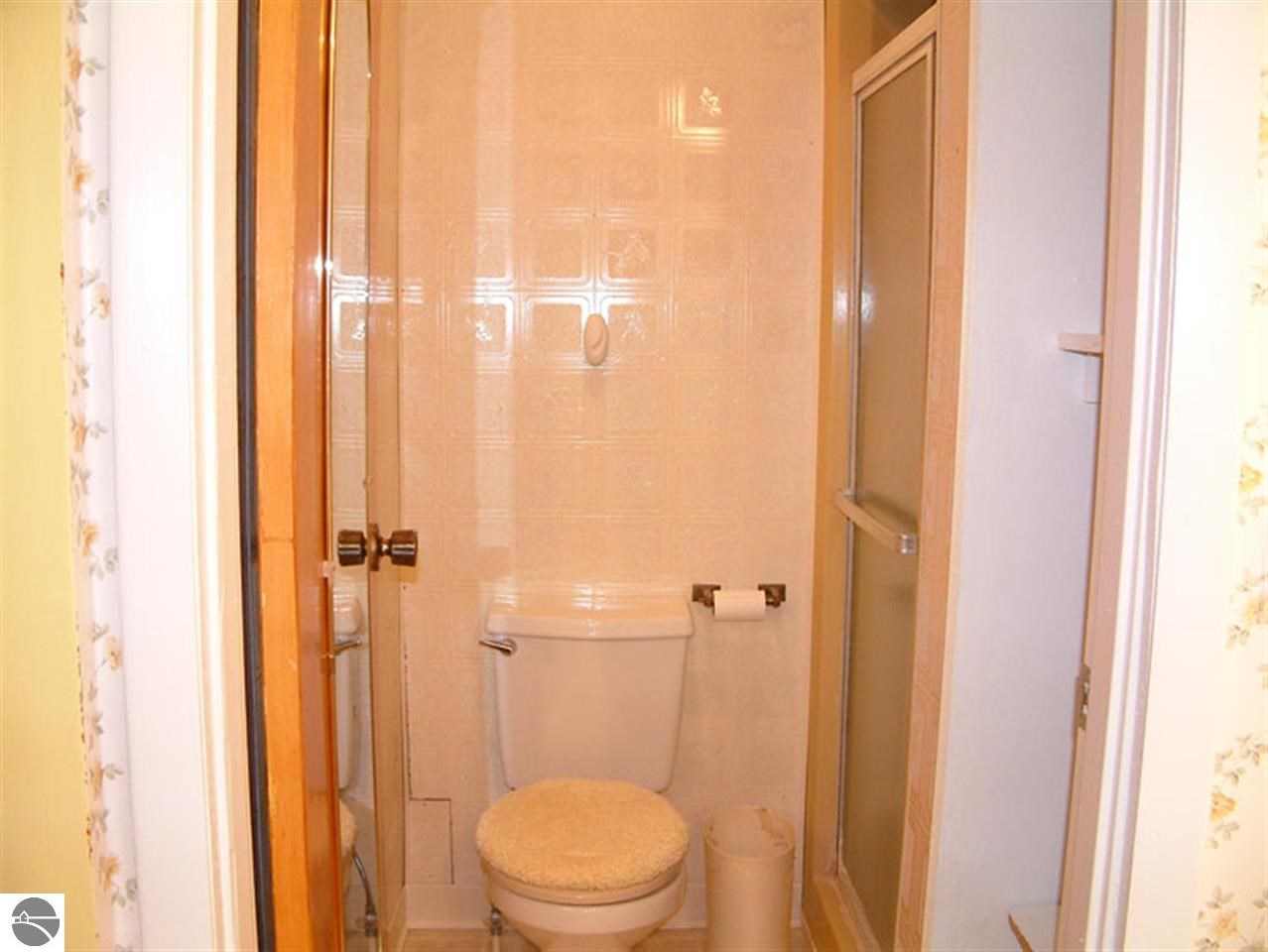 7073 East Shore Road Traverse City, MI 49686 - Photo 20 of 25 1782497-20.JPG