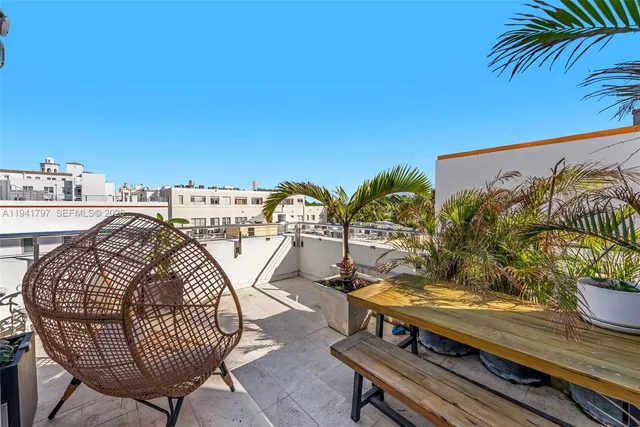 $1,049,000 | 865 Collins Avenue, Unit 307, Miami Beach, FL 33139