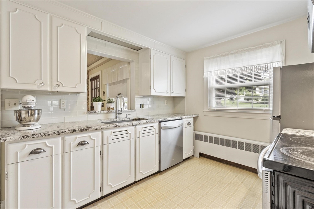 11 Whitla Drive Worcester, MA 01604 - Photo 5 of 32