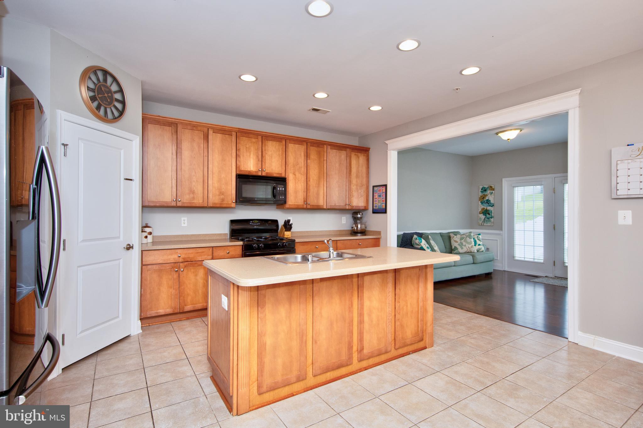 513 Callander Way Abingdon, MD 21009 - Photo 7 of 28 Granite island and countertop