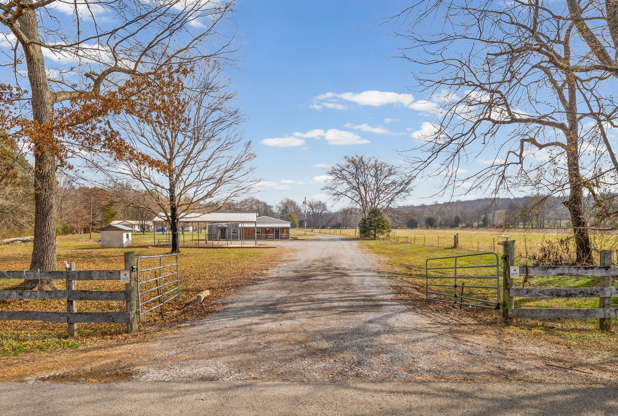 1095 Whiteoak Road Stewart, TN 37175 - Photo 3 of 52