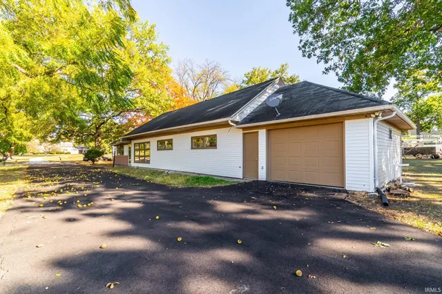 $217,990 | 130 East Hoover Drive, Fort Wayne, IN 46816