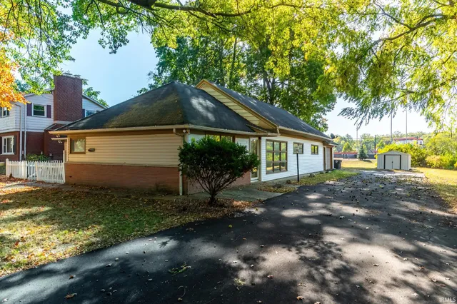 $210,000 | 130 East Hoover Drive, Fort Wayne, IN 46816
