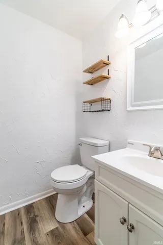 $210,000 | 130 East Hoover Drive, Fort Wayne, IN 46816