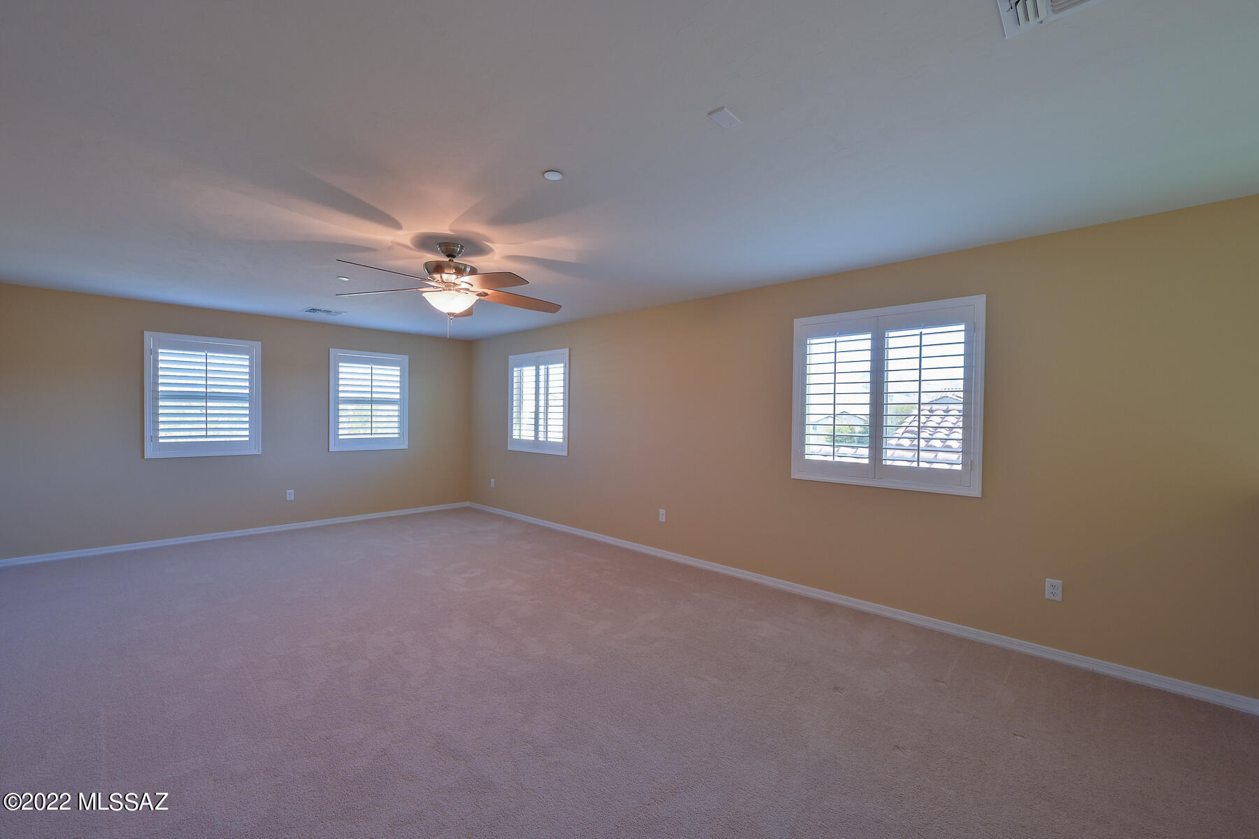 10804 East Salsabila Road Tucson, AZ 85747 - Photo 26 of 50 a view of an empty room with a window