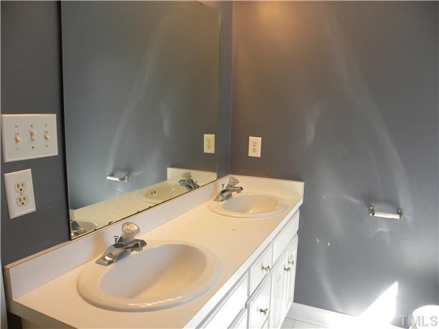727 Old Evans Road Garner, NC 27529 - Photo 13 of 15 Bathroom