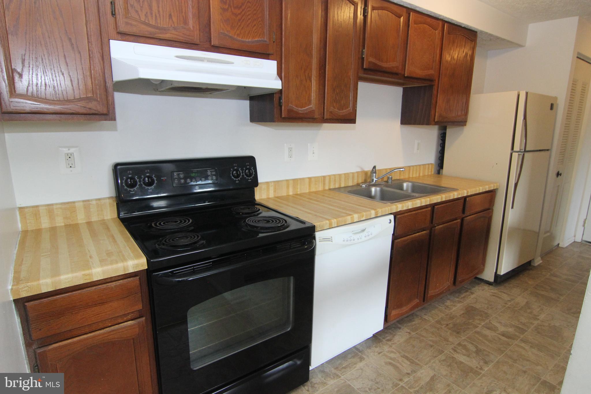650 Heather Ridge Drive, Unit 12C Frederick, MD 21702 - Photo 3 of 37 Bright Sunlit kitchen with lots of counter space.