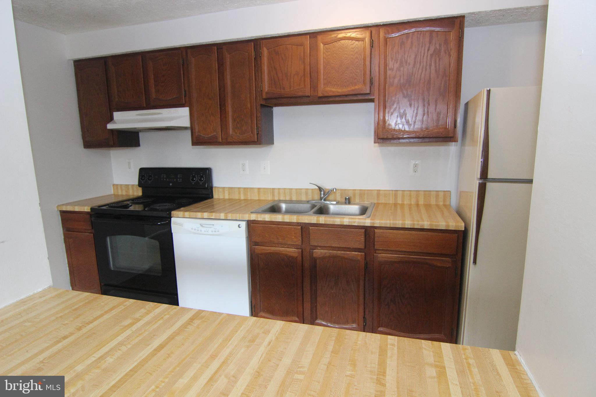 650 Heather Ridge Drive, Unit 12C Frederick, MD 21702 - Photo 5 of 37 Bright Sunlit kitchen with lots of counter space.
