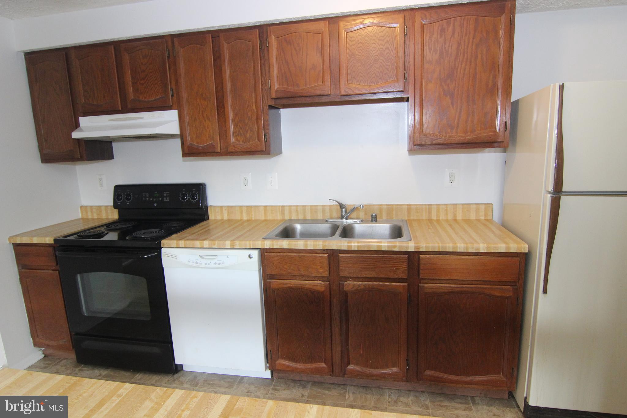 650 Heather Ridge Drive, Unit 12C Frederick, MD 21702 - Photo 10 of 37 Bright Sunlit kitchen with lots of counter space.